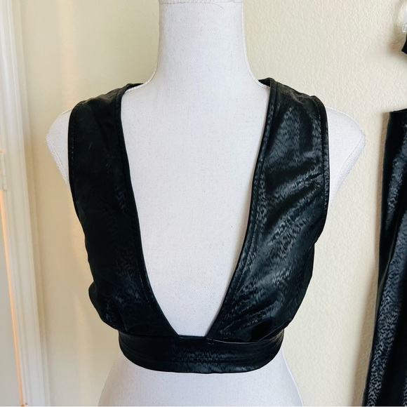 Black Faux Leather Wet Look Crop Top & Cut Out Side O Ring Zipper Pants Set - Picture 3 of 12